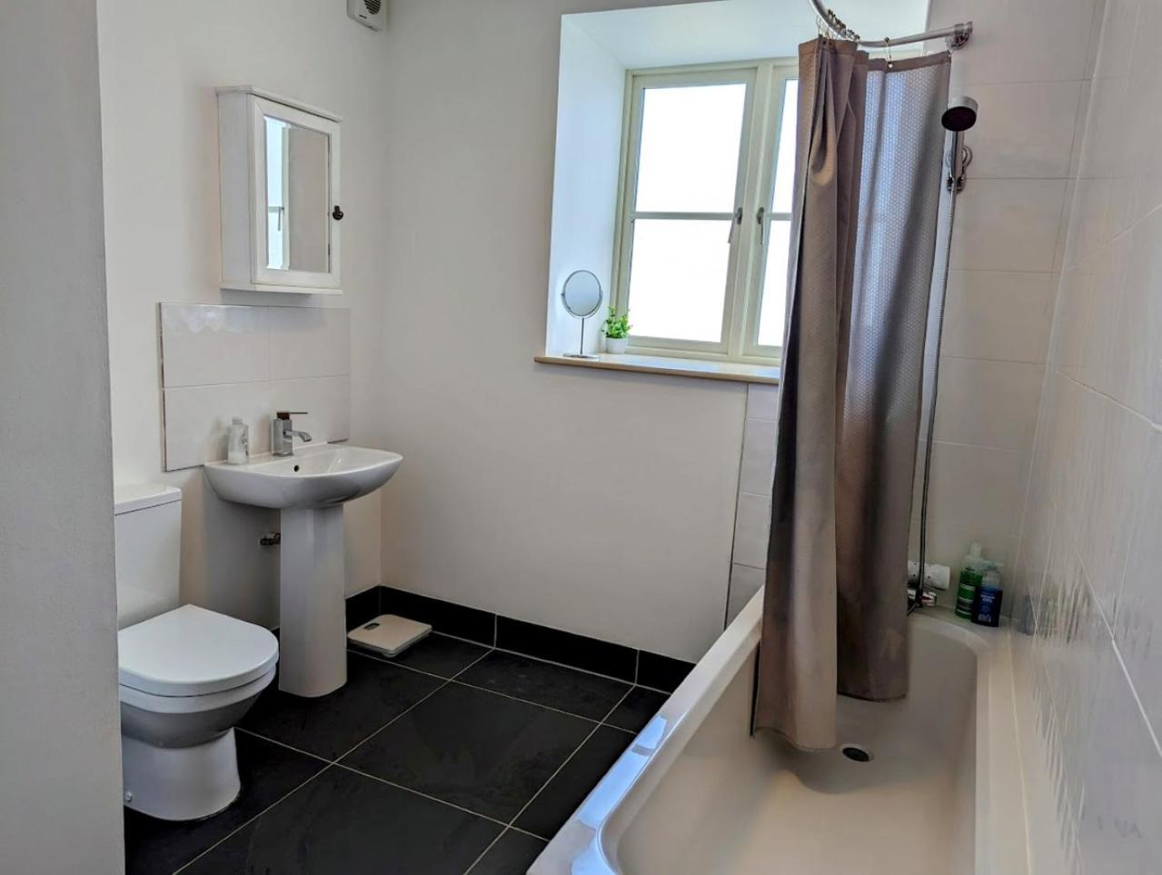 4 Bedroom House, Central Ulverston Exteriör bild